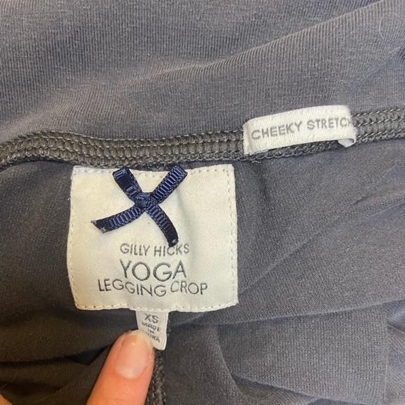 Gilly Hicks cropped cheeky yoga legging - Picture 3 of 3